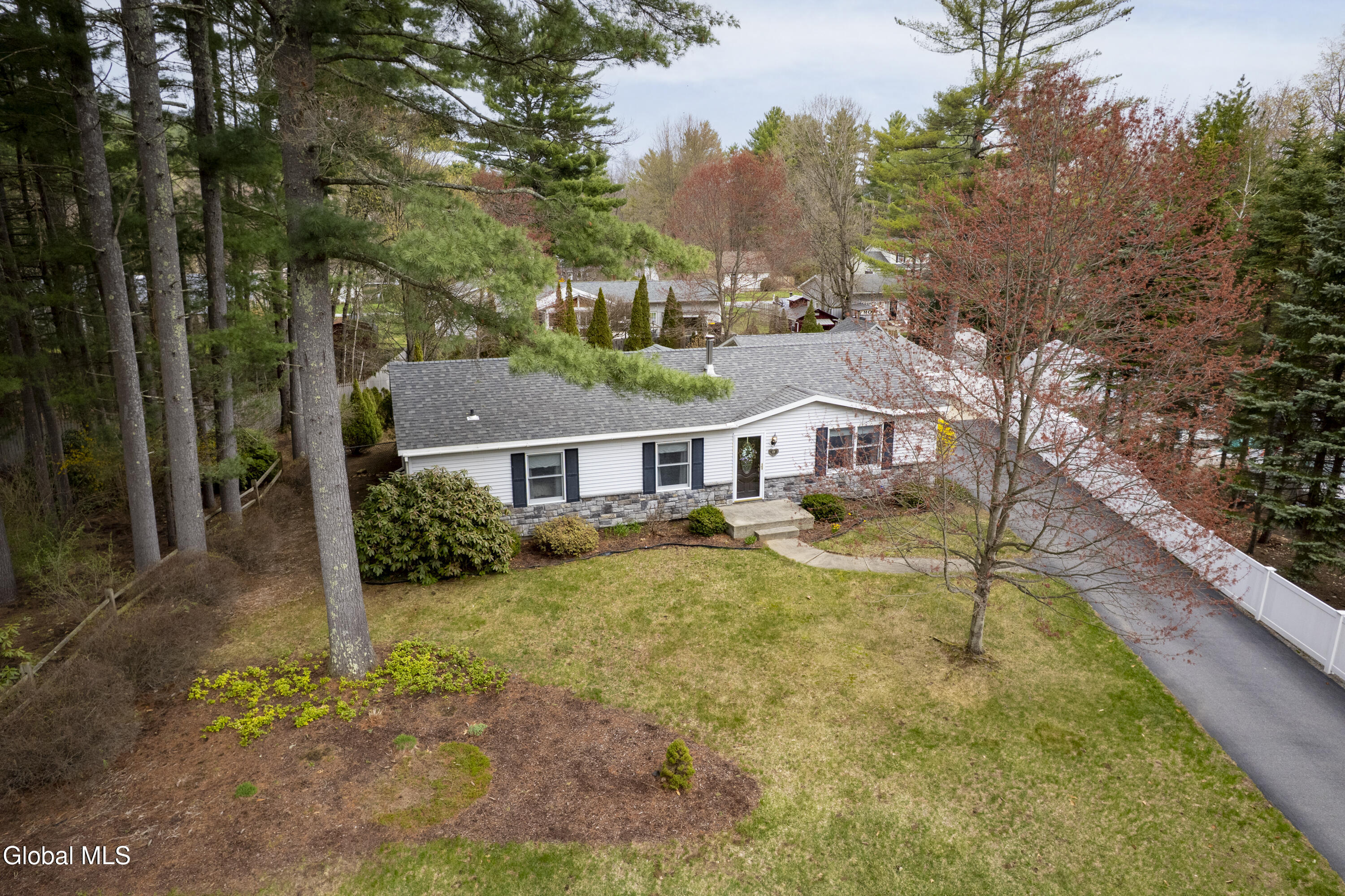 17 Queen Diana Lane Queensbury NY 12804