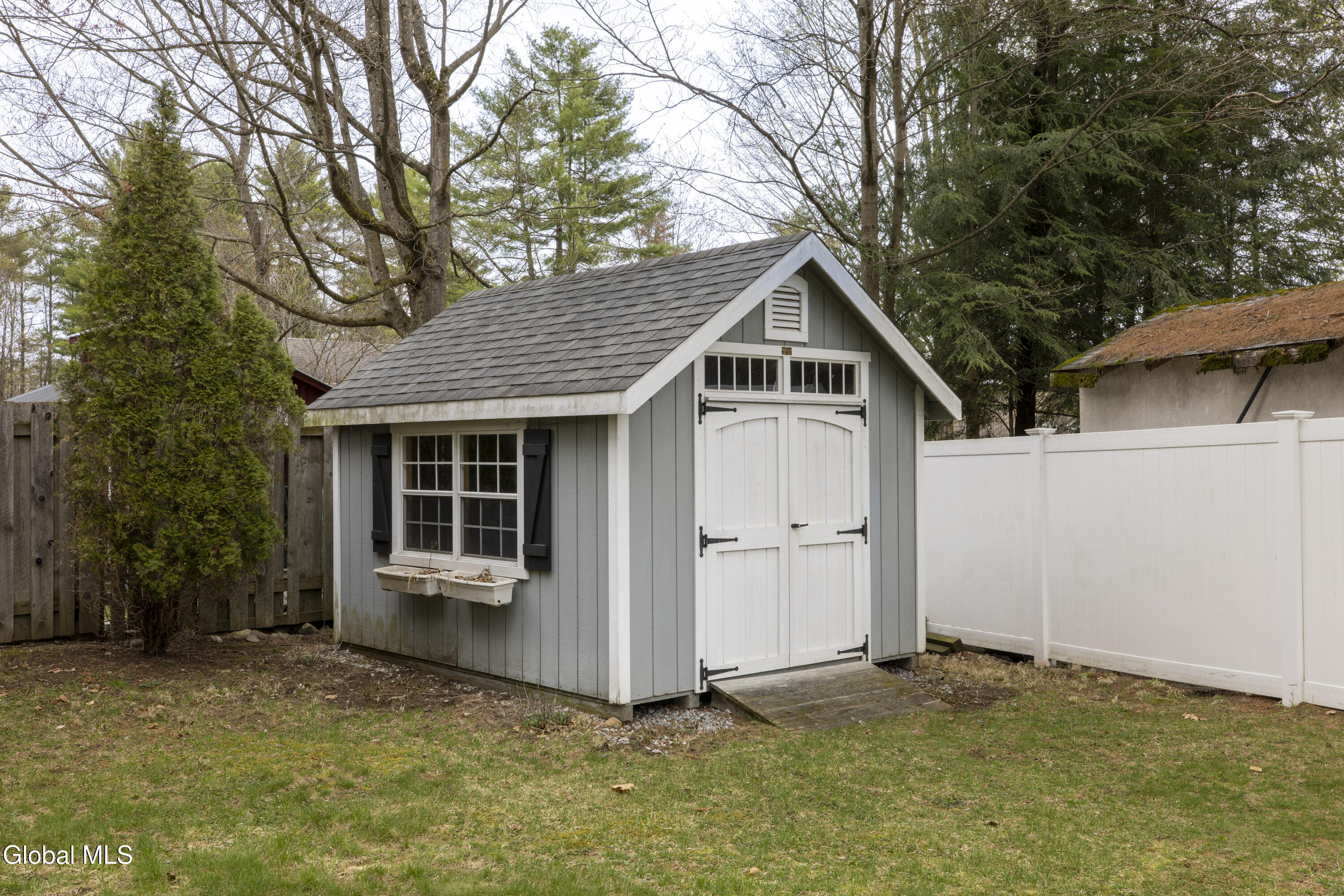 17 Queen Diana Lane Queensbury NY 12804