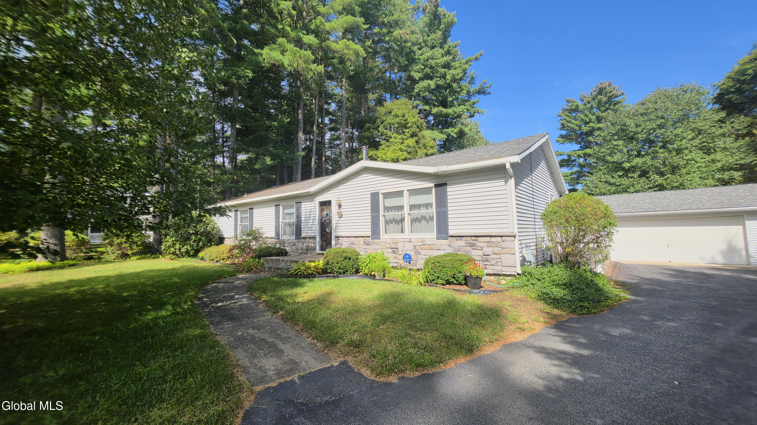 17 Queen Diana Lane Queensbury NY 12804