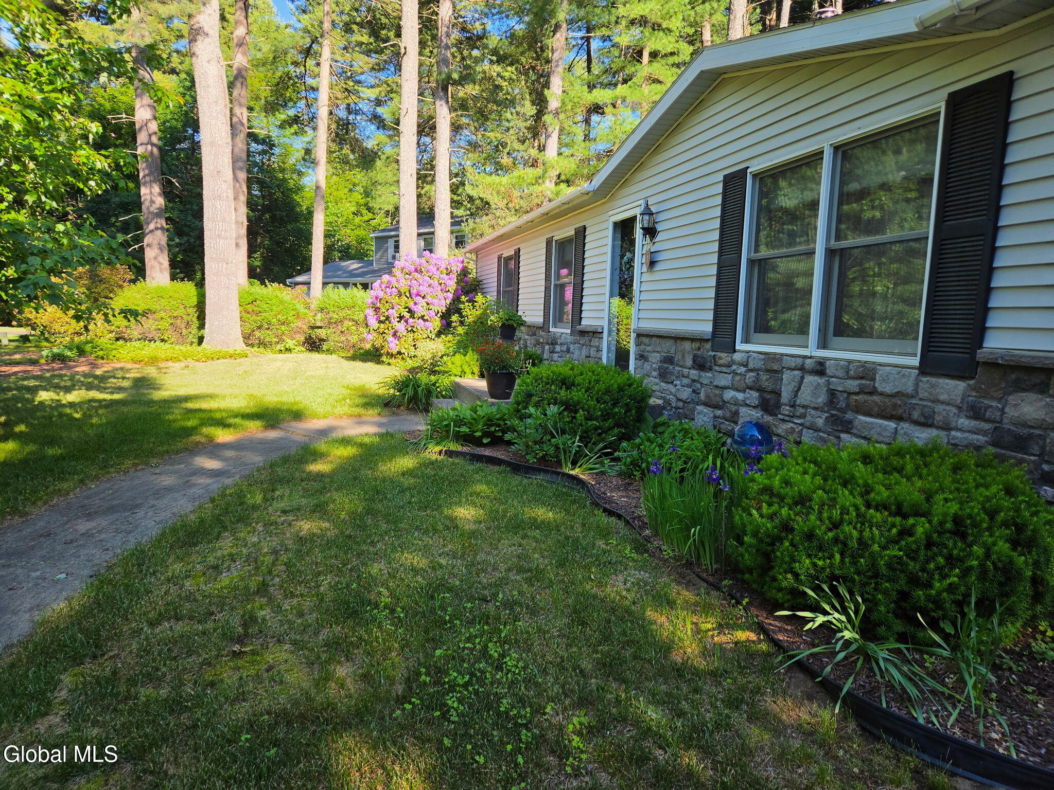 17 Queen Diana Lane Queensbury NY 12804