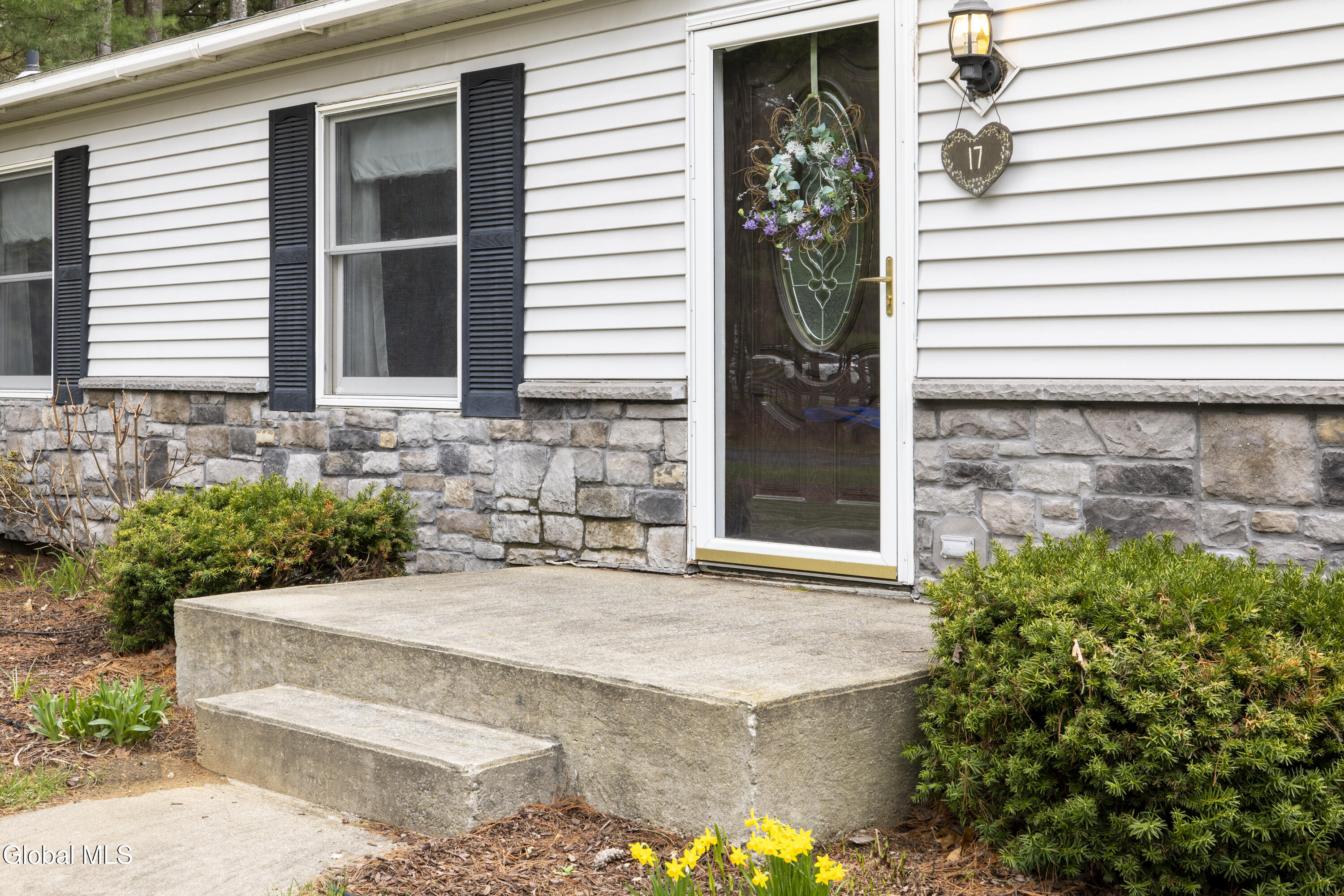 17 Queen Diana Lane Queensbury NY 12804