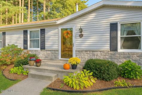 17 Queen Diana Lane Queensbury NY 12804