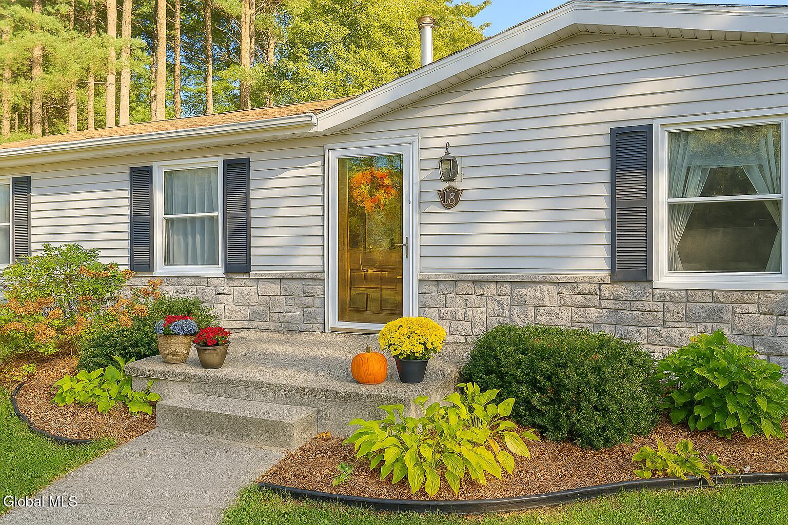 17 Queen Diana Lane Queensbury NY 12804
