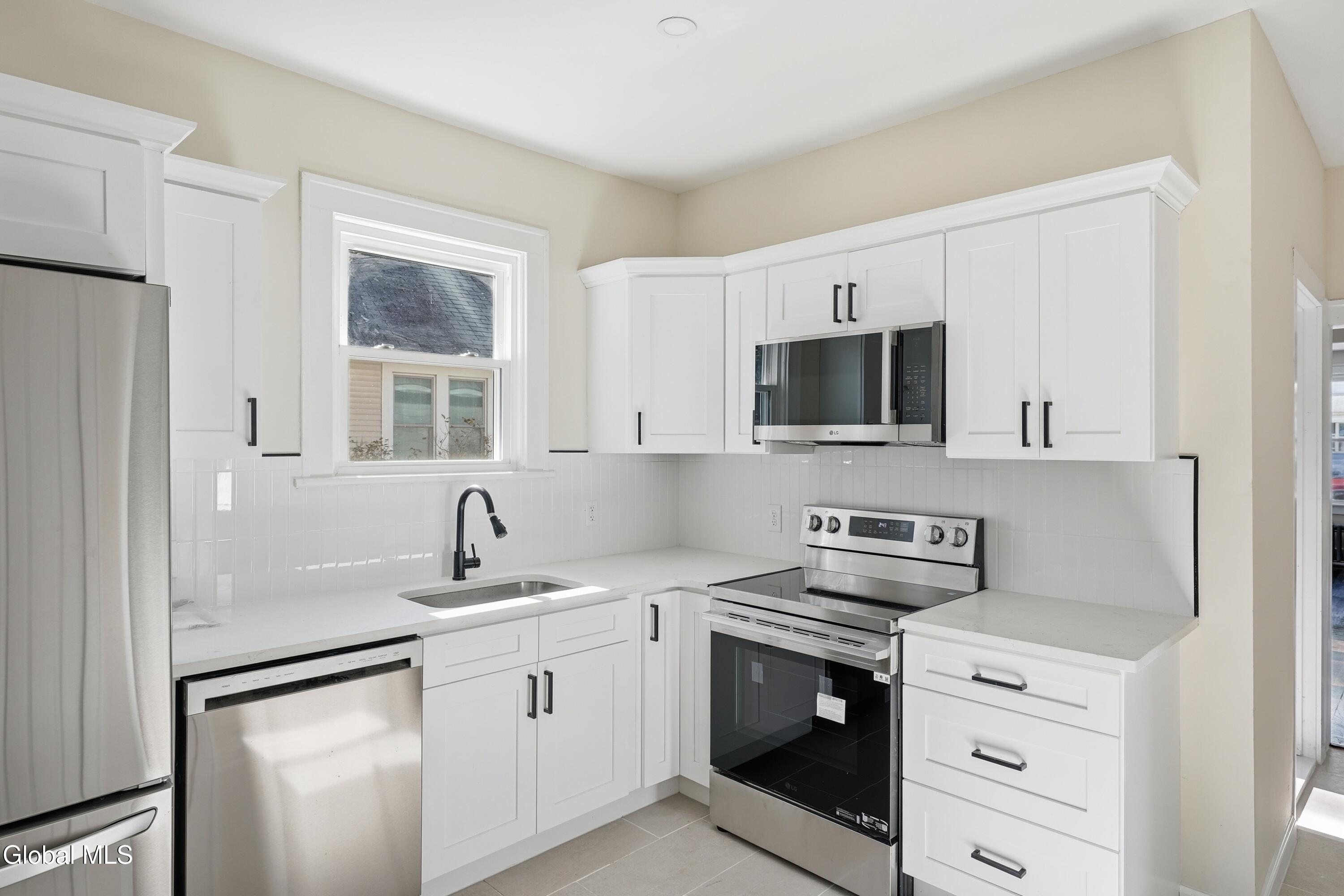 1512 Helderberg Avenue Rotterdam NY 12306