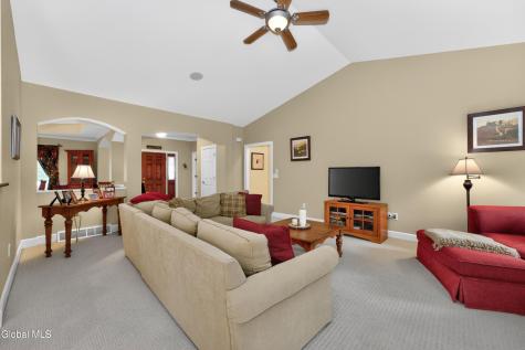 19 Addison Way Rexford NY 12148
