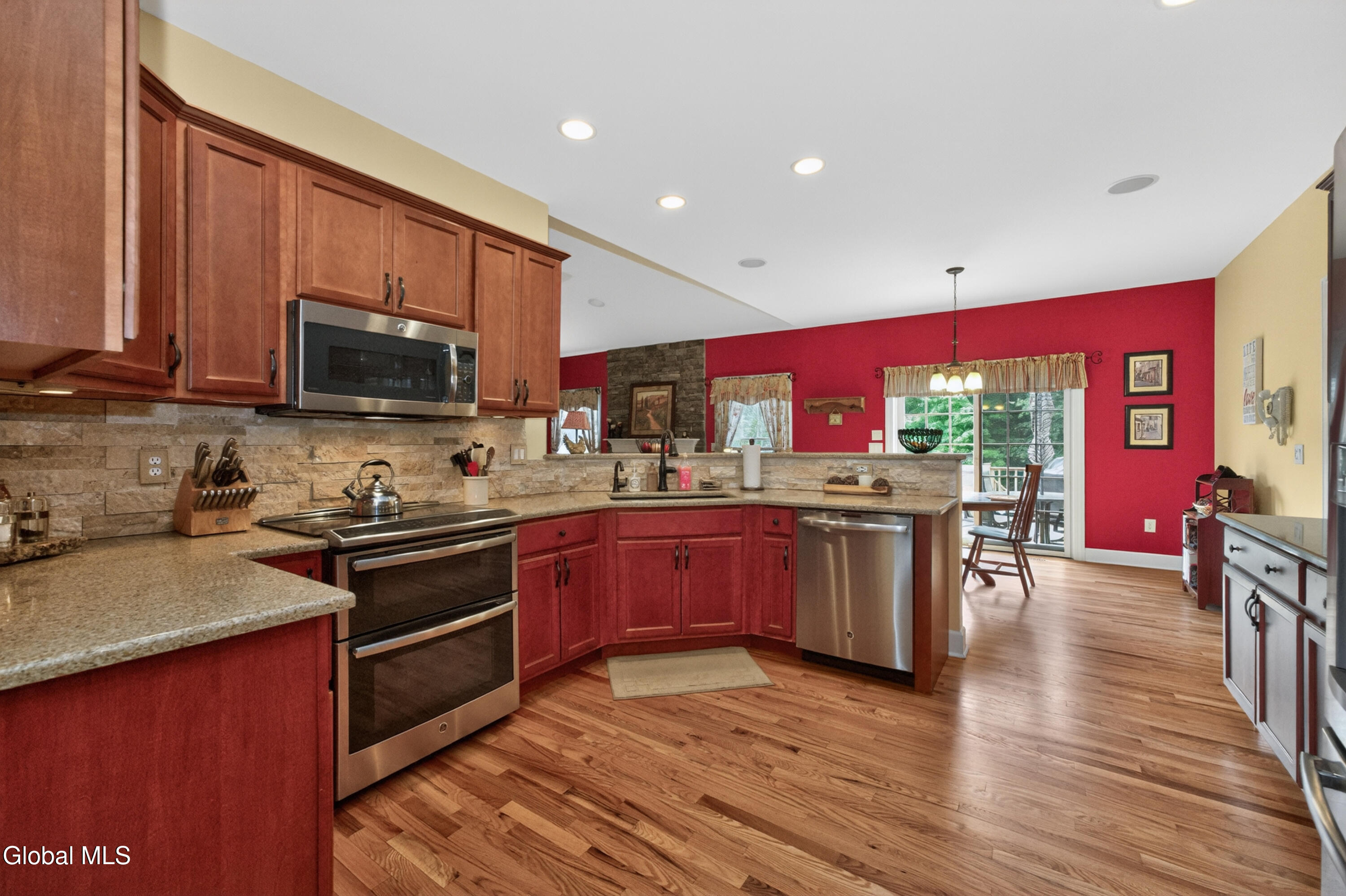 19 Addison Way Rexford NY 12148