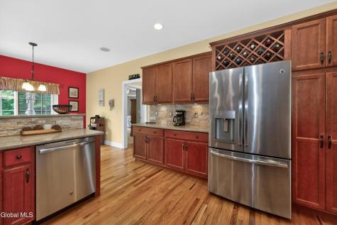 19 Addison Way Rexford NY 12148