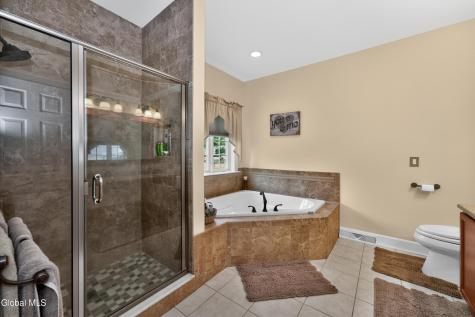 19 Addison Way Rexford NY 12148