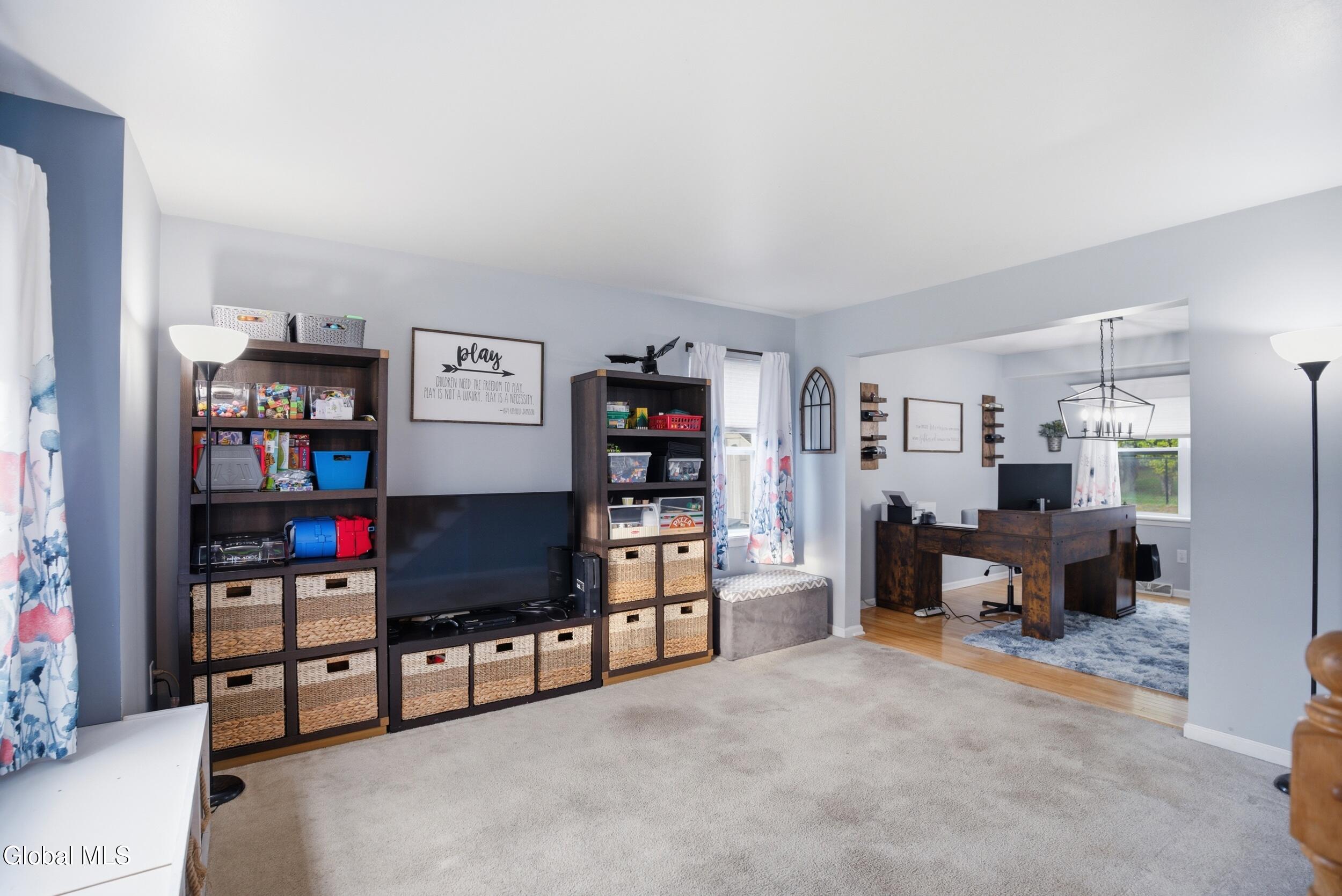 208 Springdale Way Schenectady NY 12306