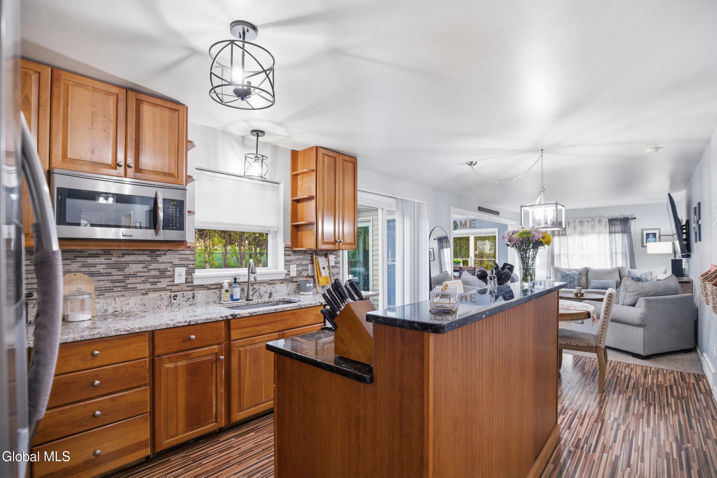 208 Springdale Way Schenectady NY 12306