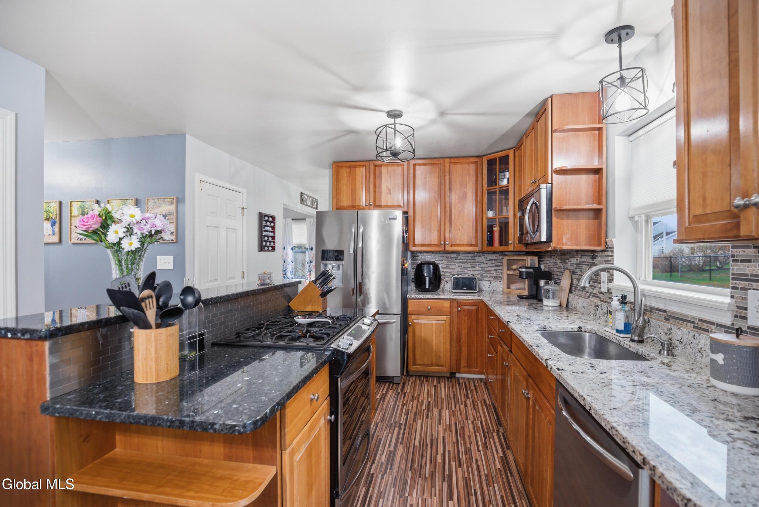 208 Springdale Way Schenectady NY 12306