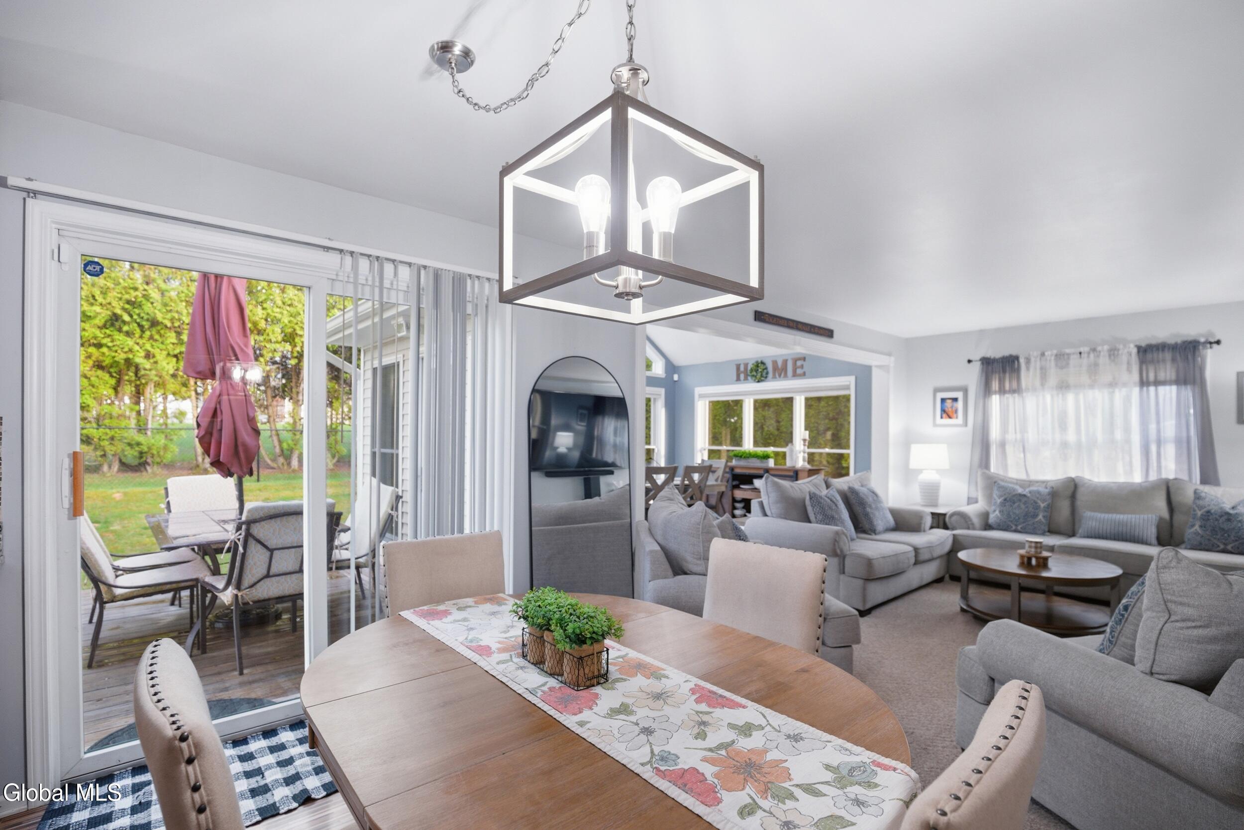 208 Springdale Way Schenectady NY 12306