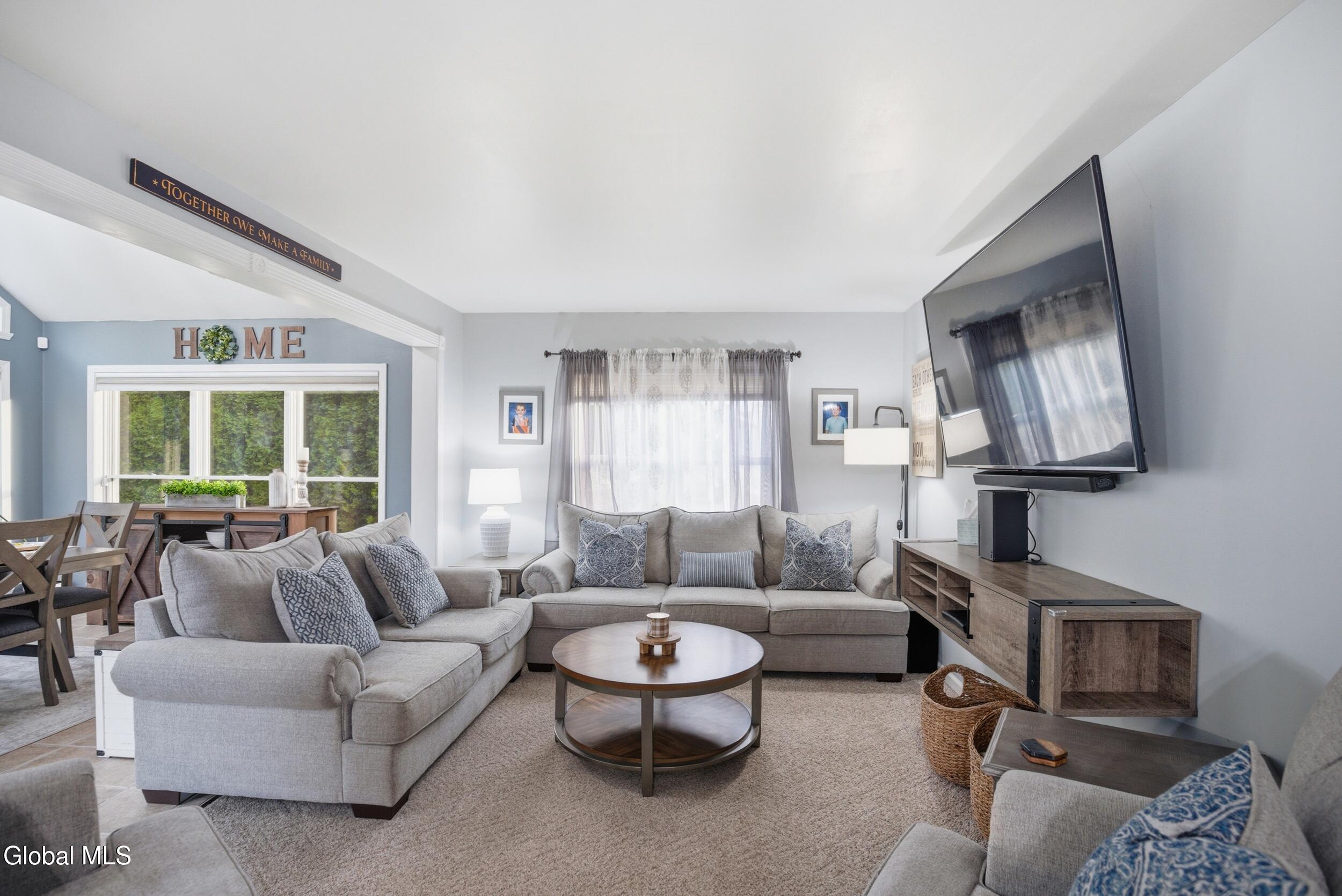 208 Springdale Way Schenectady NY 12306