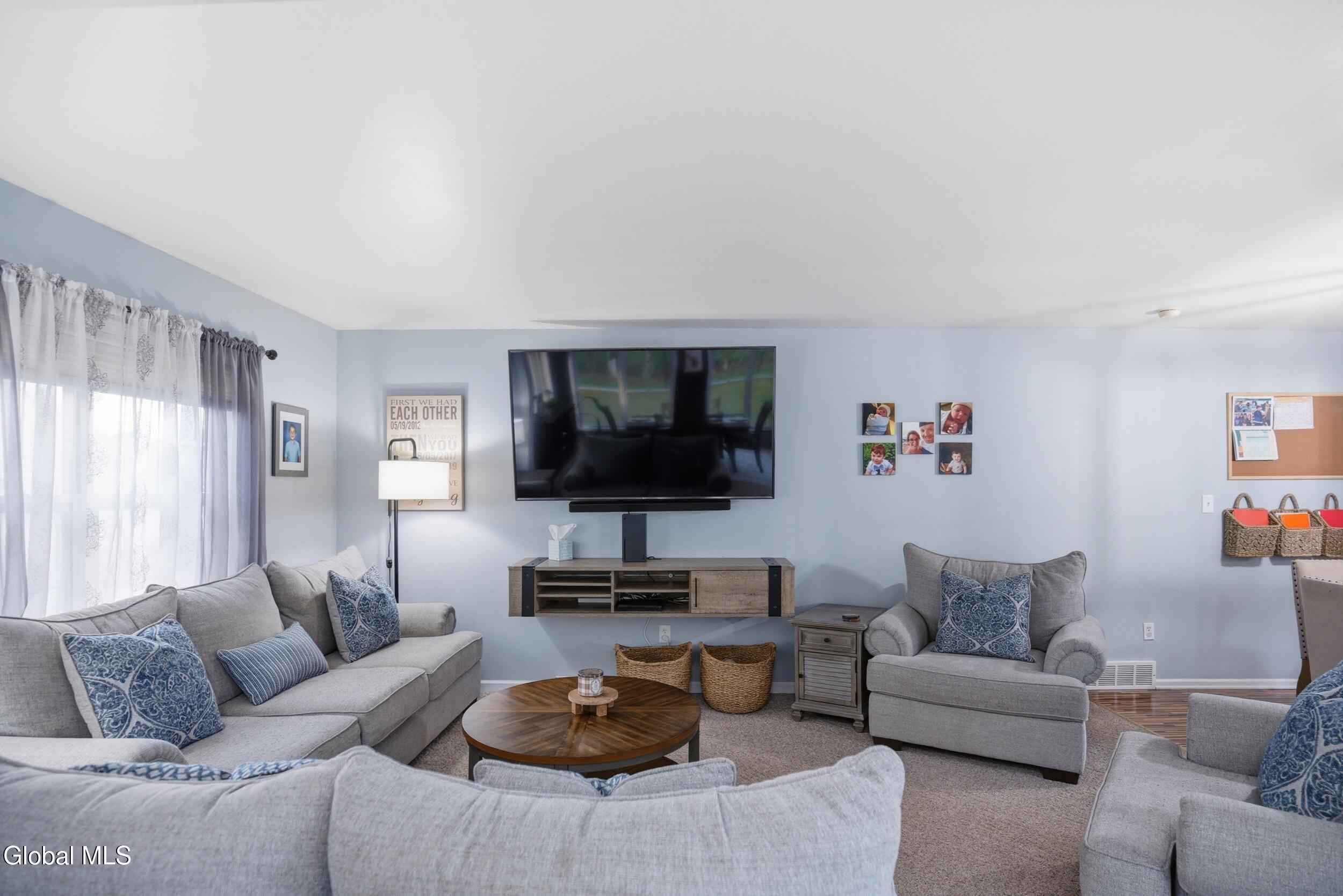 208 Springdale Way Schenectady NY 12306
