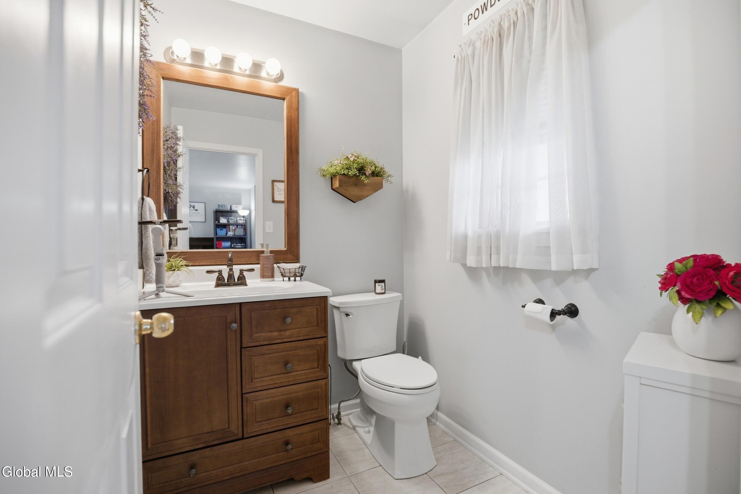 208 Springdale Way Schenectady NY 12306