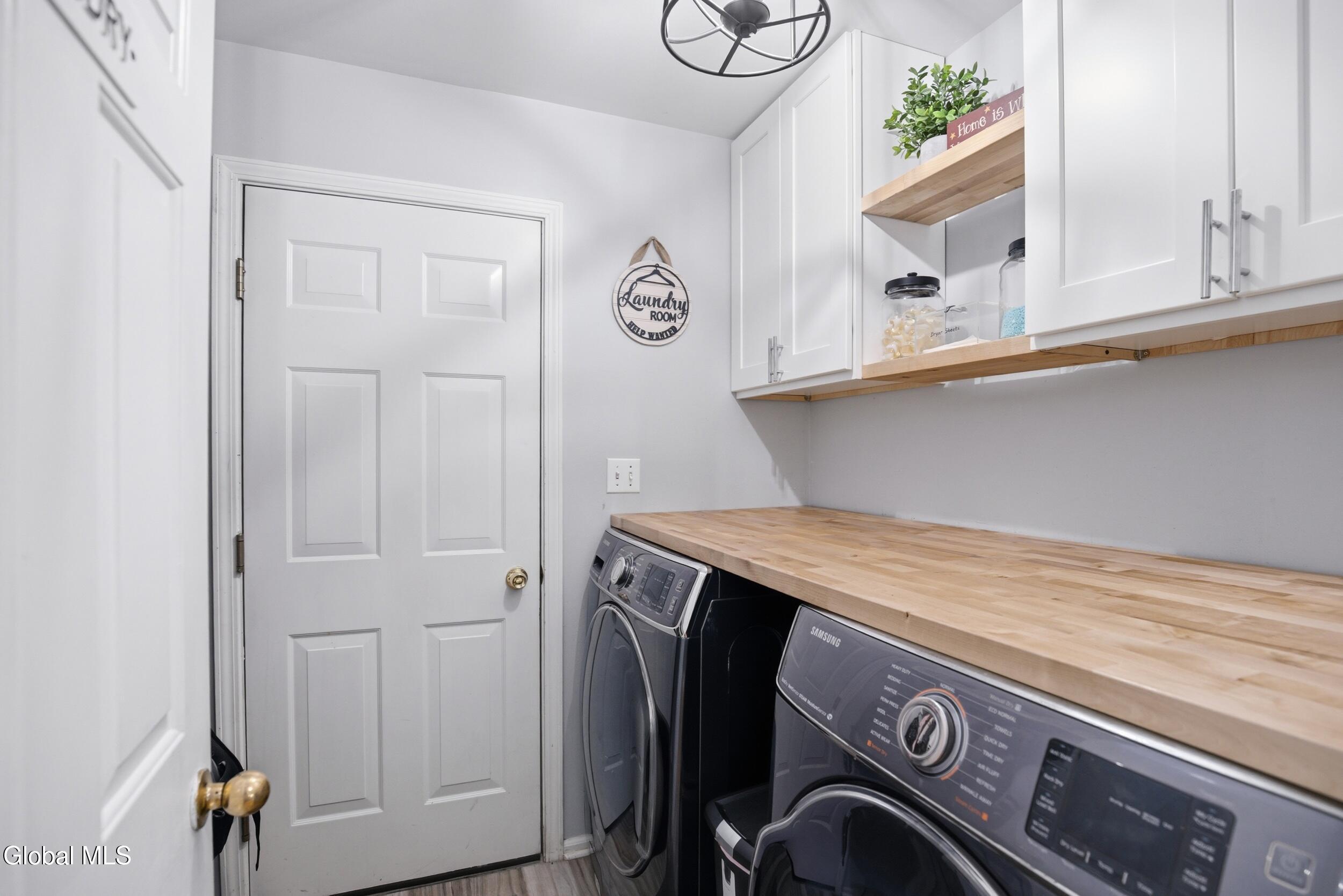 208 Springdale Way Schenectady NY 12306