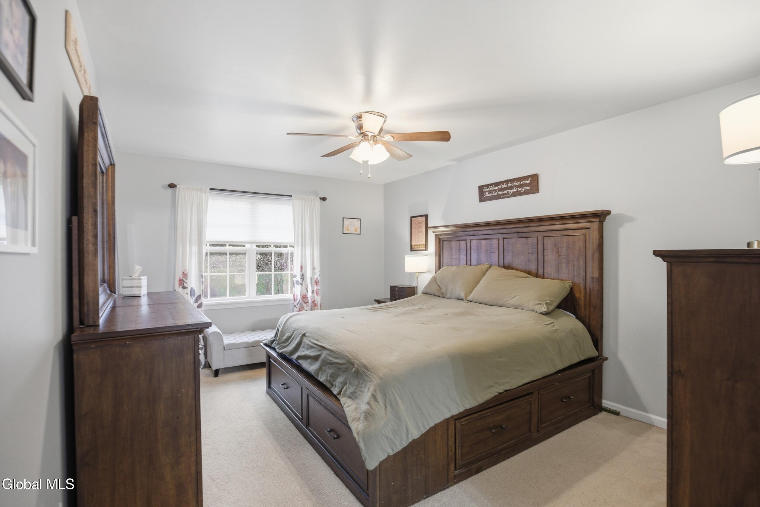 208 Springdale Way Schenectady NY 12306