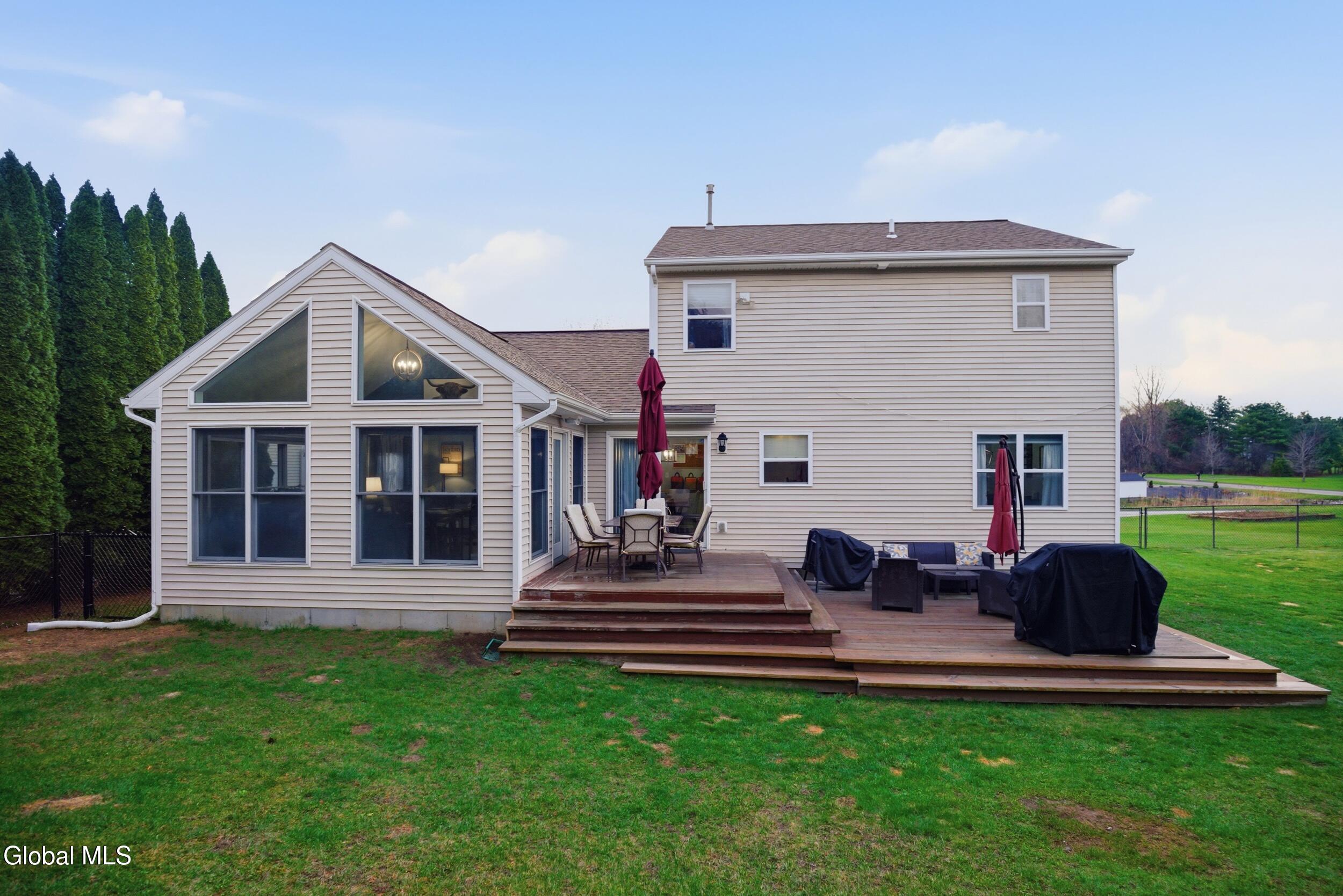208 Springdale Way Schenectady NY 12306