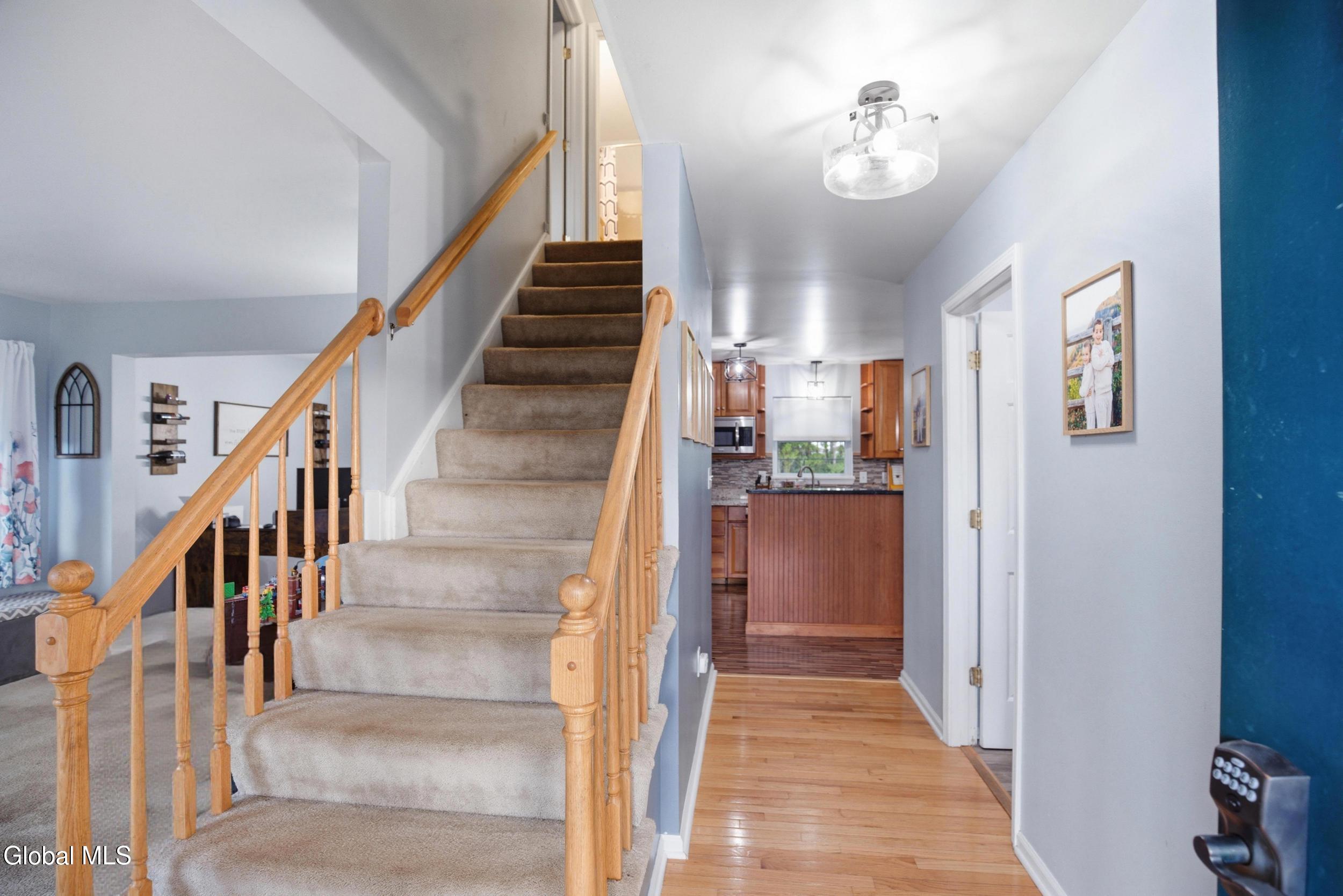 208 Springdale Way Schenectady NY 12306