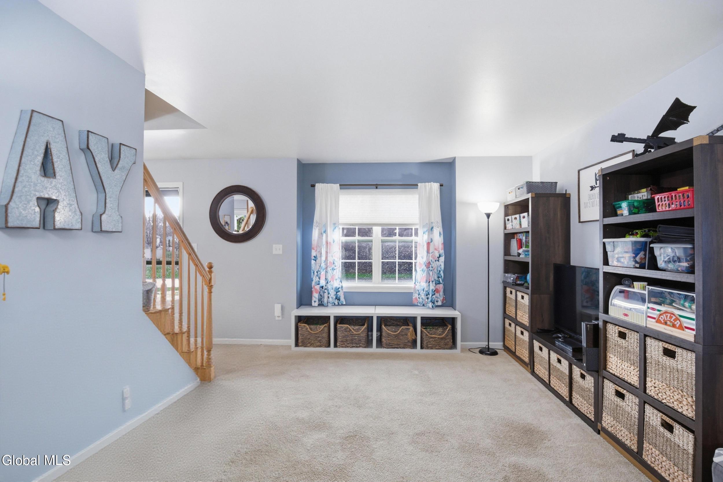208 Springdale Way Schenectady NY 12306