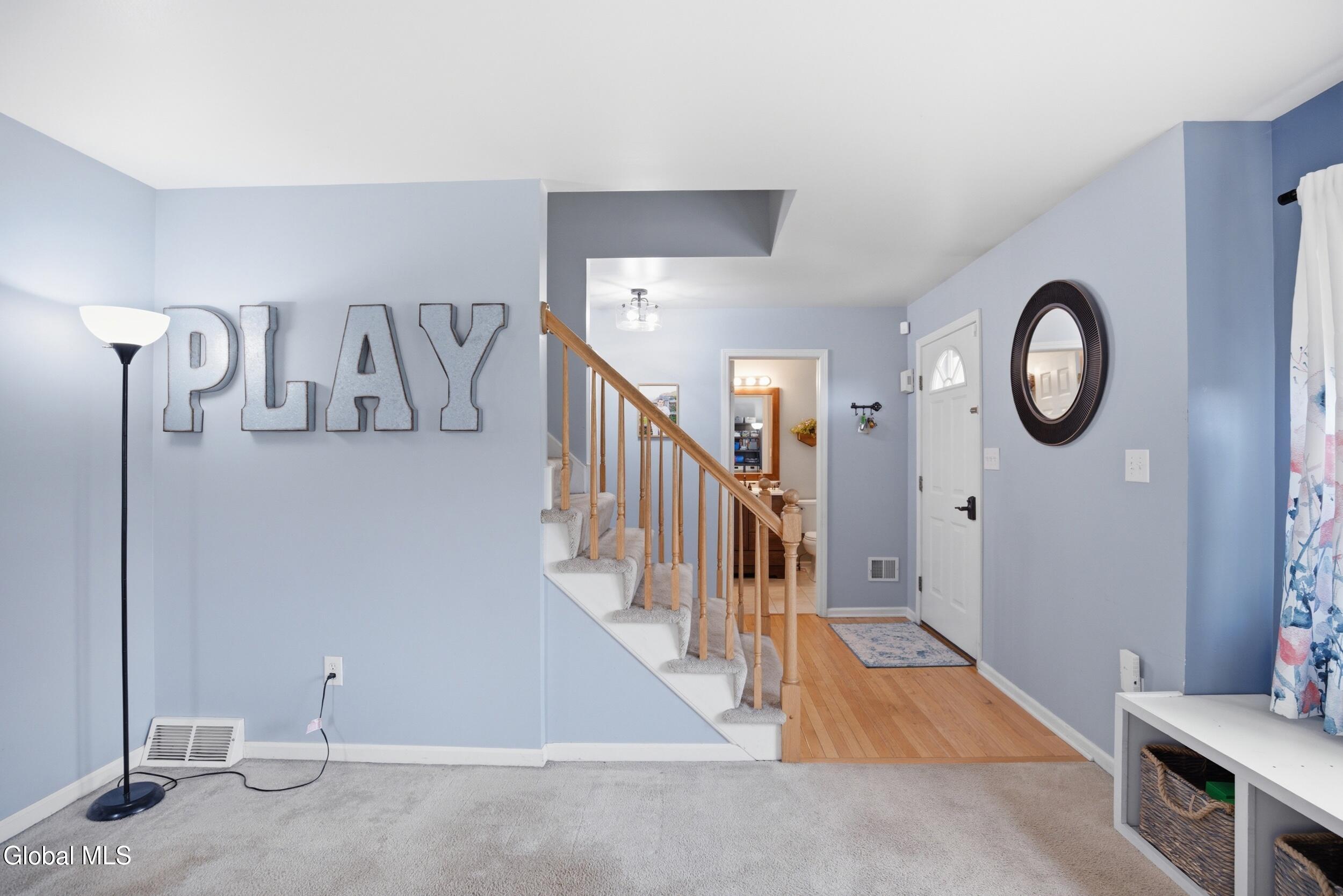 208 Springdale Way Schenectady NY 12306