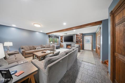 32 Willoughby Drive Albany NY 12205