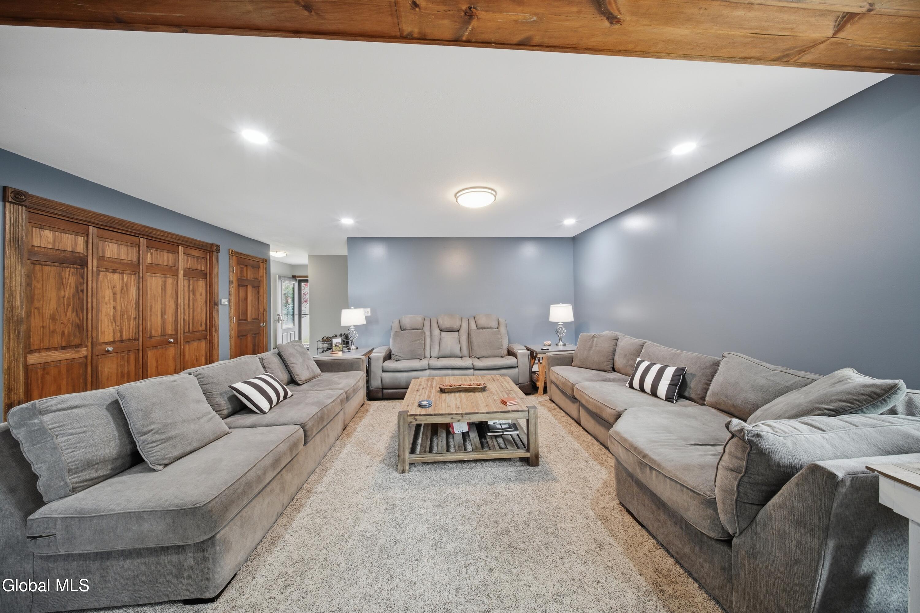 32 Willoughby Drive Albany NY 12205