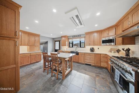 32 Willoughby Drive Albany NY 12205