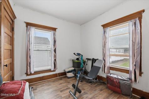 28 W 8th Avenue Gloversville NY 12078