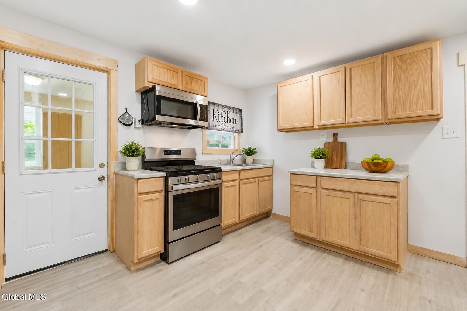 28 W 8th Avenue Gloversville NY 12078