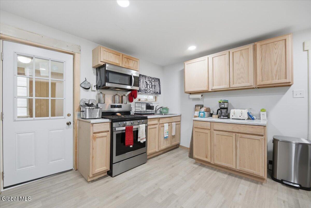 28 W 8th Avenue Gloversville NY 12078