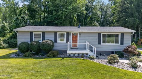 32 Tabor Road Mechanicville NY 12118