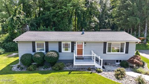 32 Tabor Road Mechanicville NY 12118