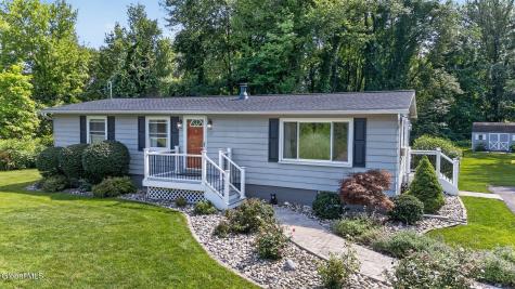 32 Tabor Road Mechanicville NY 12118