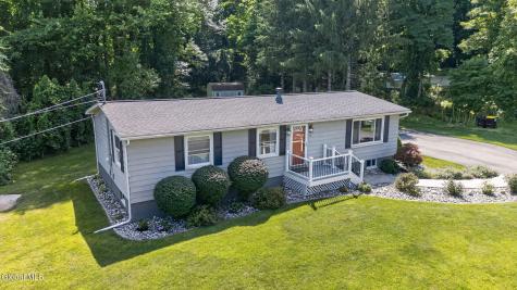 32 Tabor Road Mechanicville NY 12118
