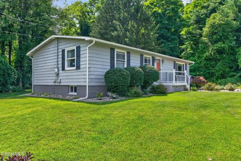 32 Tabor Road Mechanicville NY 12118