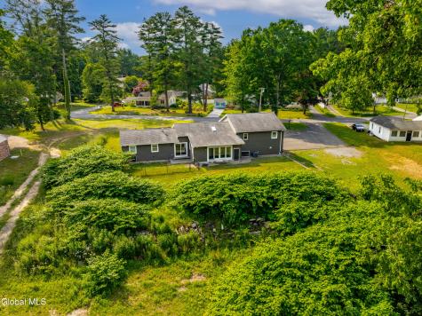 22 Pinewood Road Guilderland NY 12084