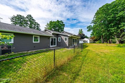 22 Pinewood Road Guilderland NY 12084