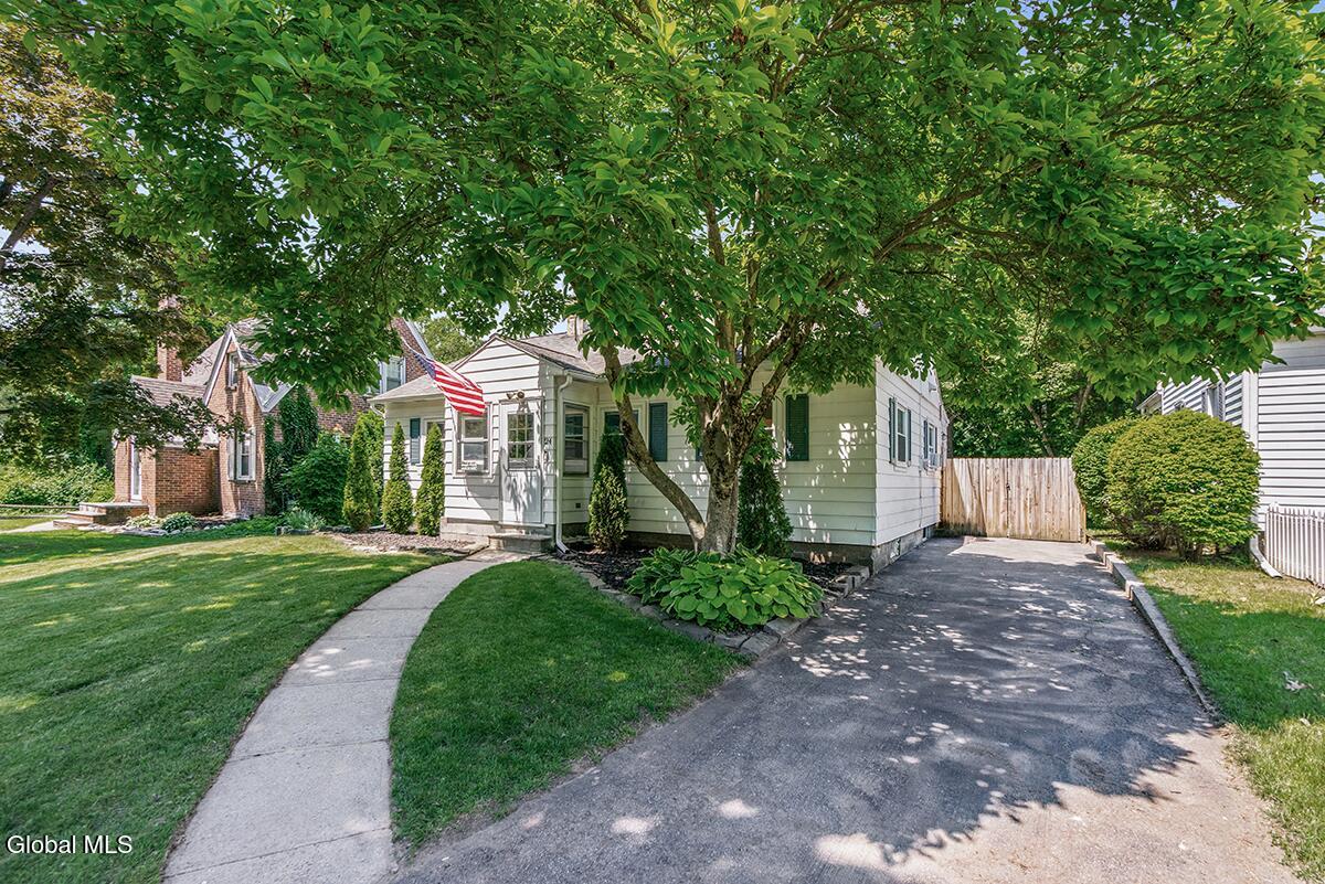 24 Westlyn Court Albany NY 12203