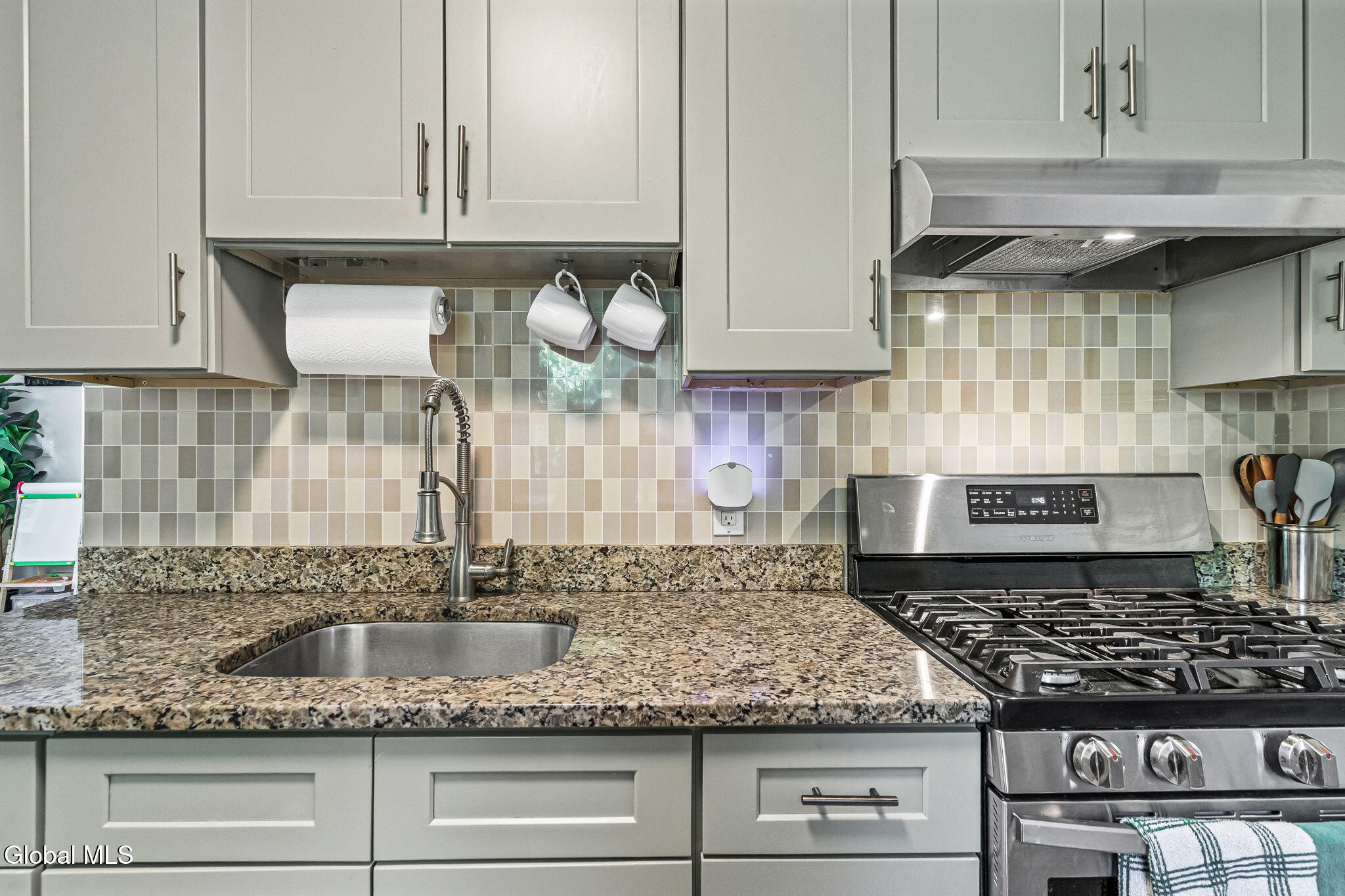 24 Westlyn Court Albany NY 12203
