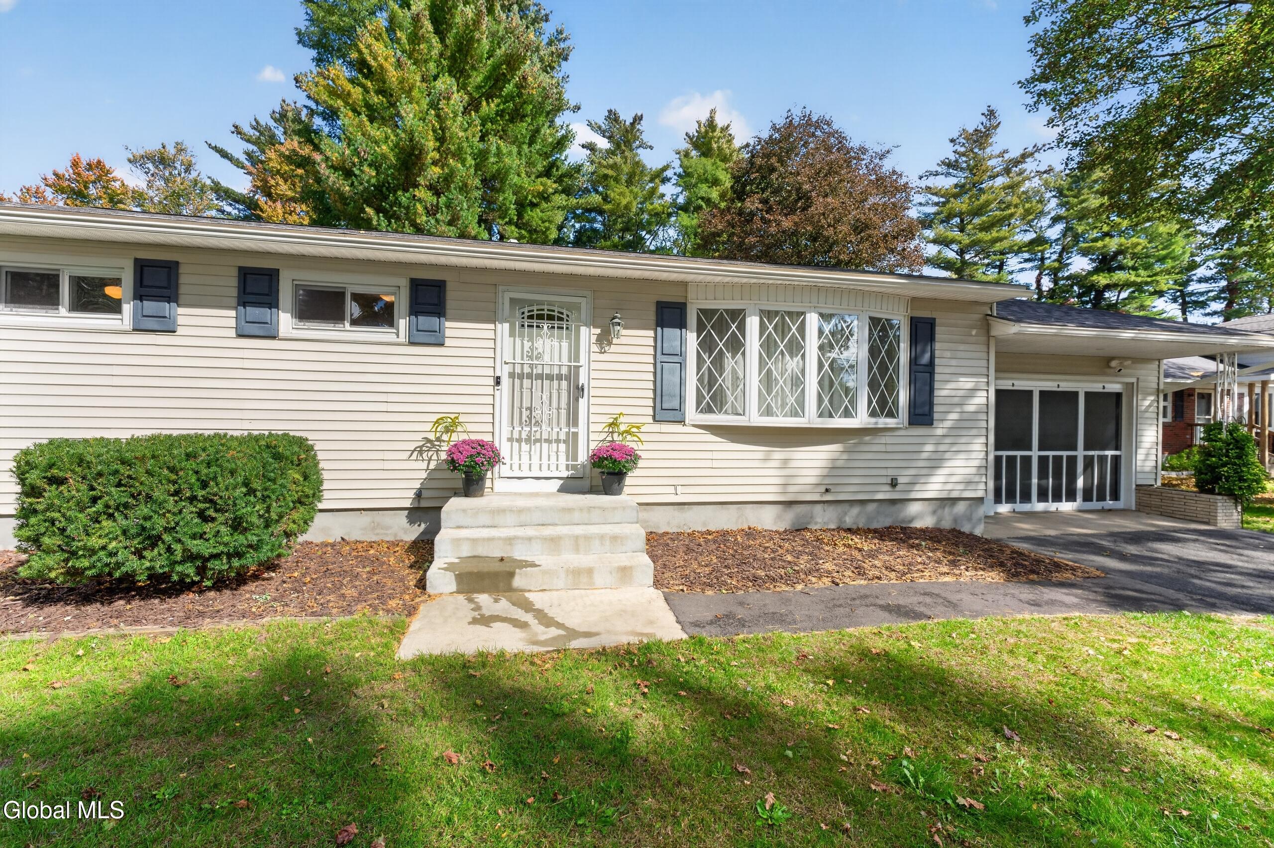 3 Kenyon Drive Colonie NY 12205