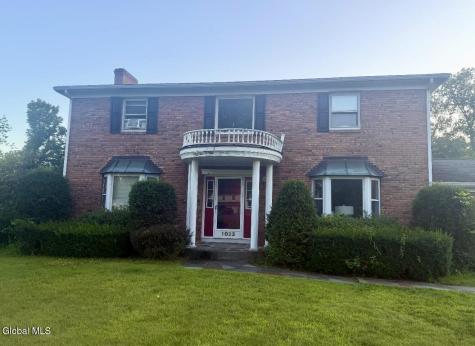 1022 Country Brook Court Schenectady NY 12306