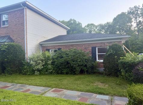 1022 Country Brook Court Schenectady NY 12306