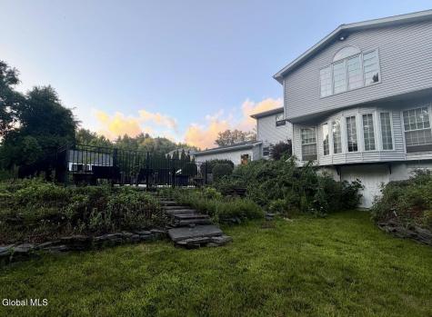 1022 Country Brook Court Schenectady NY 12306