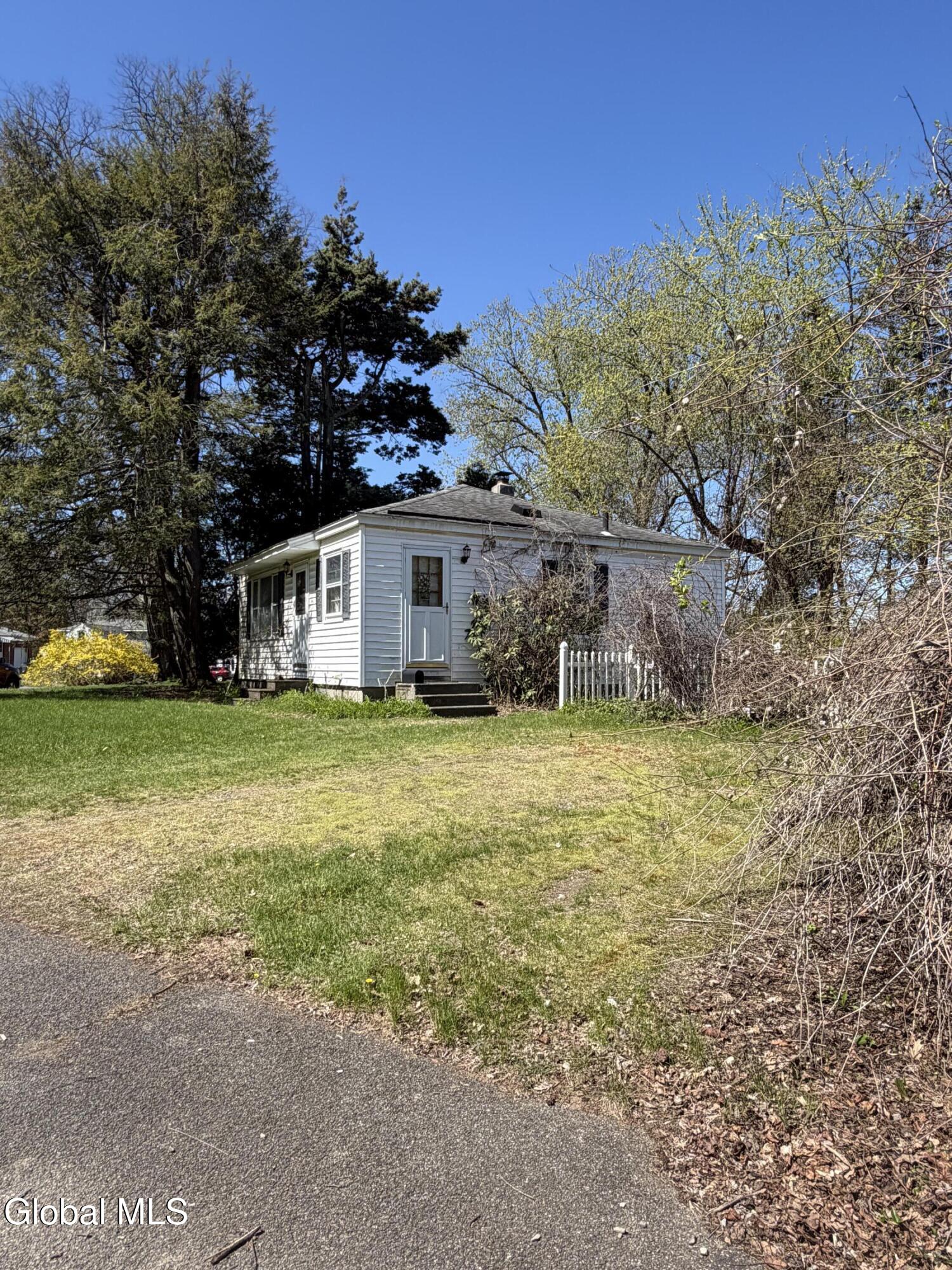 1062 6th Street Schenectady NY 12303
