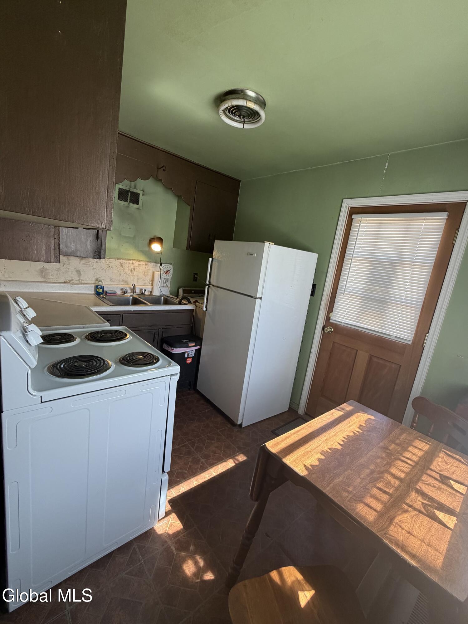 1062 6th Street Schenectady NY 12303