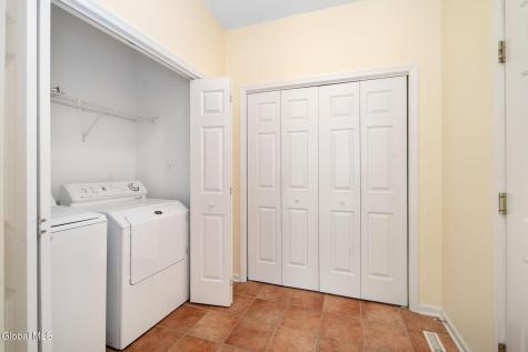 26 Reynolds Court Delmar NY 12054