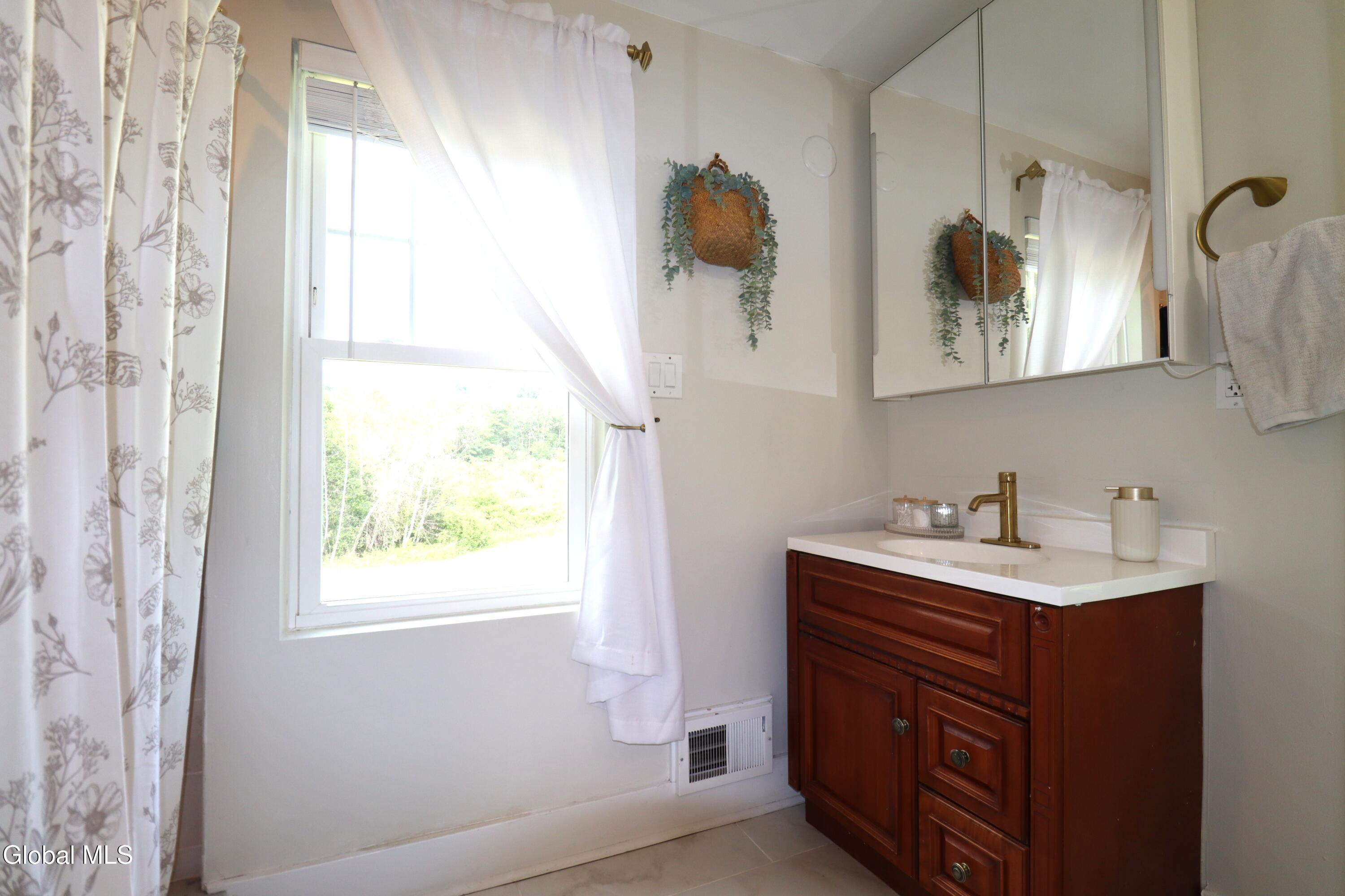 532 Font Grove Road Slingerlands NY 12159