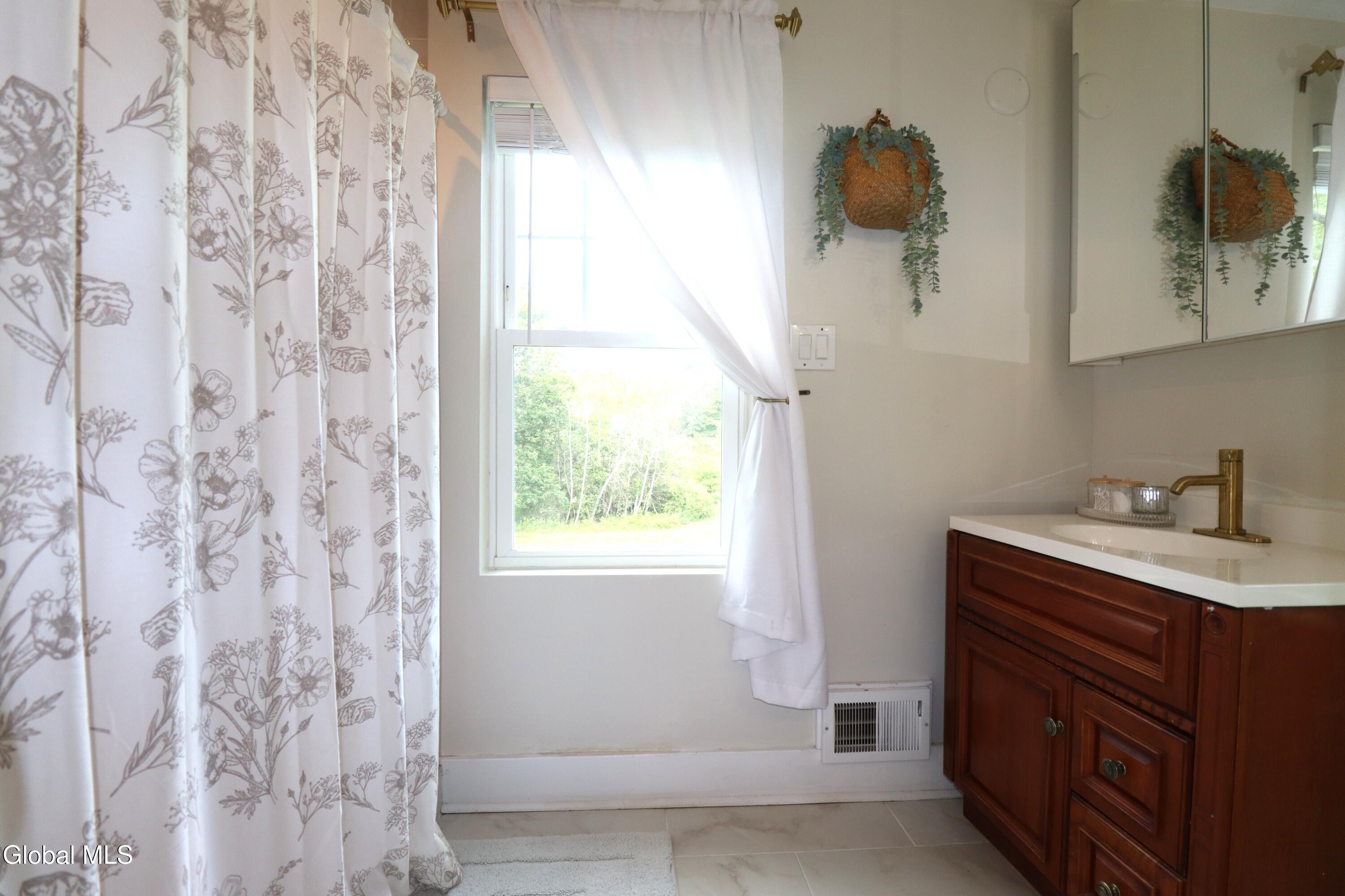 532 Font Grove Road Slingerlands NY 12159
