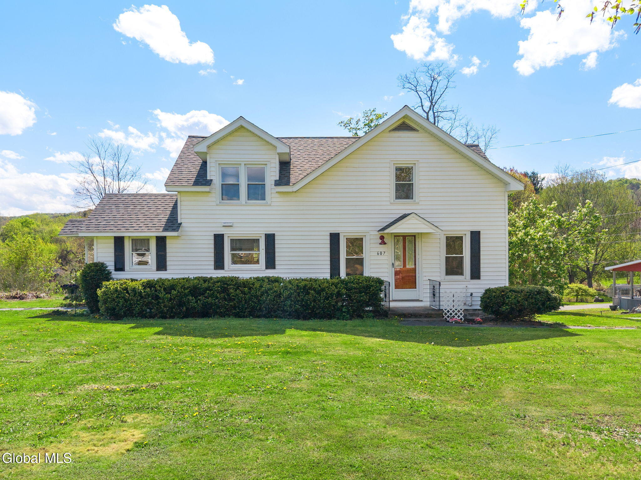 607 Youngs Corners Road Amsterdam NY 12010